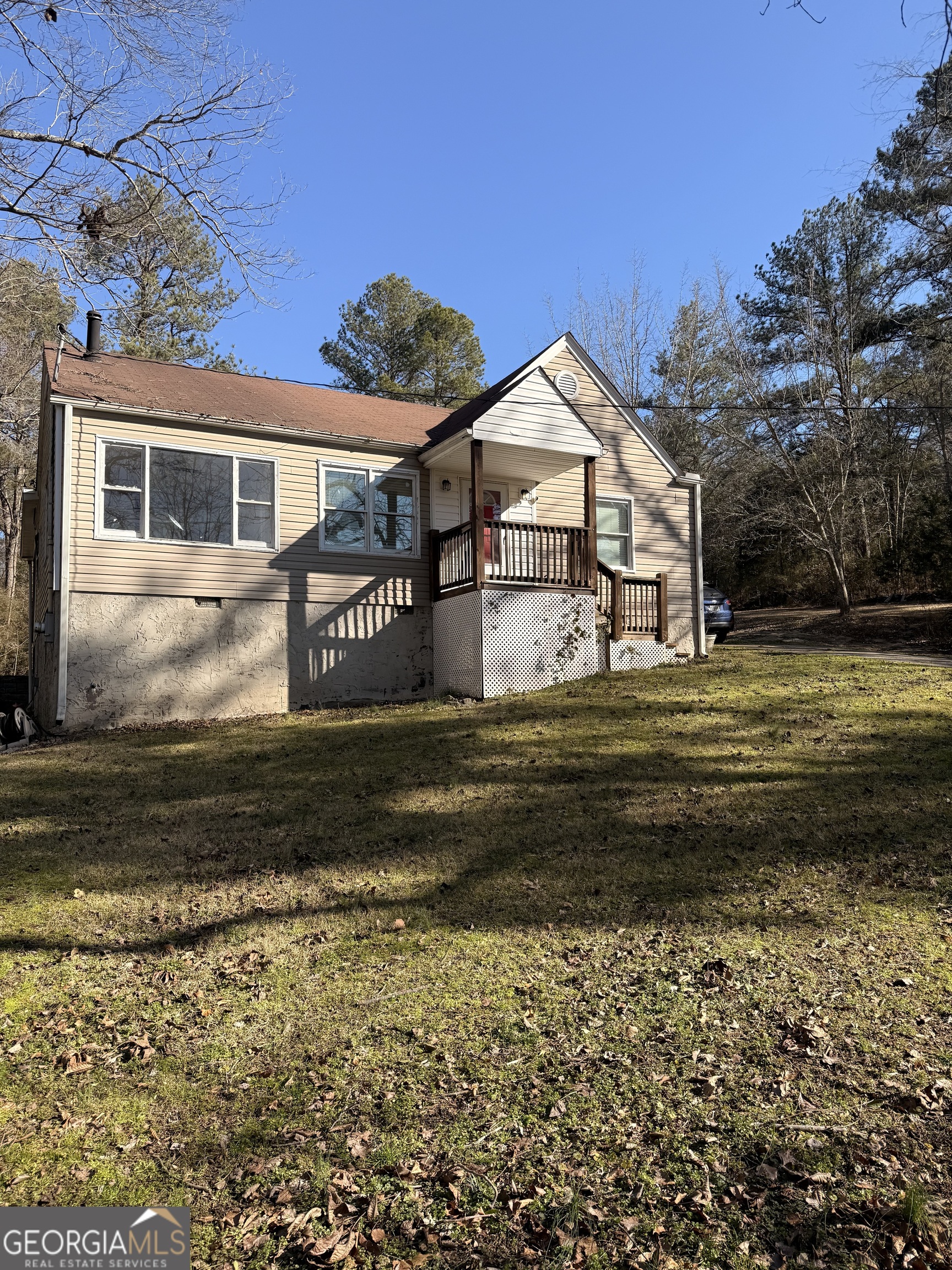 2452 Lakeshore DR NE