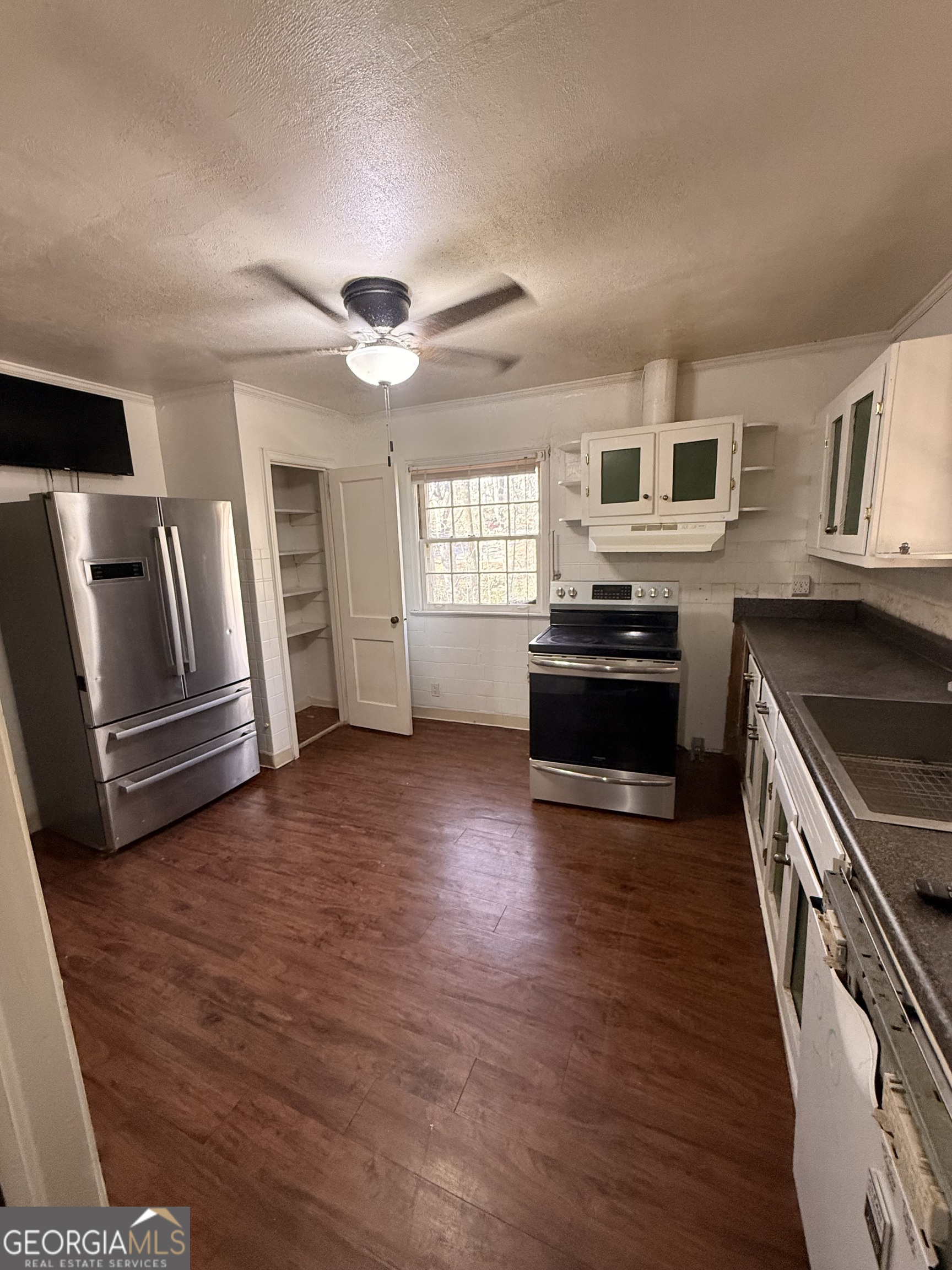 2452 Lakeshore DR NE