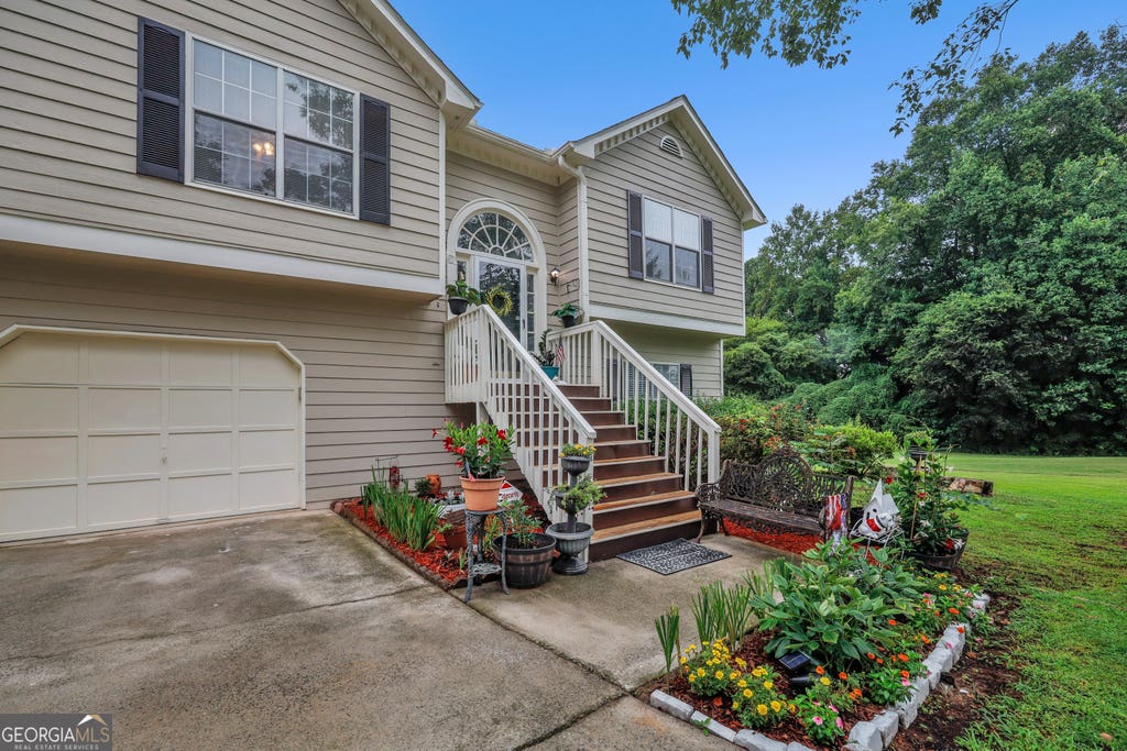 Photo of 401 Nicole Court, Winder, GA 30680 (MLS # 10812970)