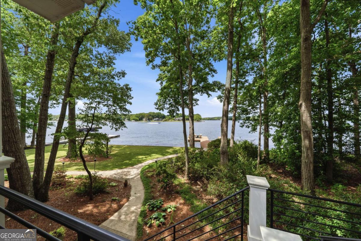 165 Lakeview DR