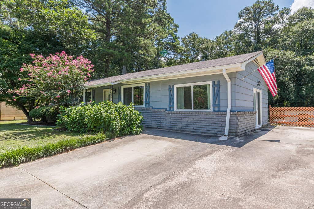 Photo of 877 King Drive SE, Conyers, GA 30094 (MLS # 10827877)
