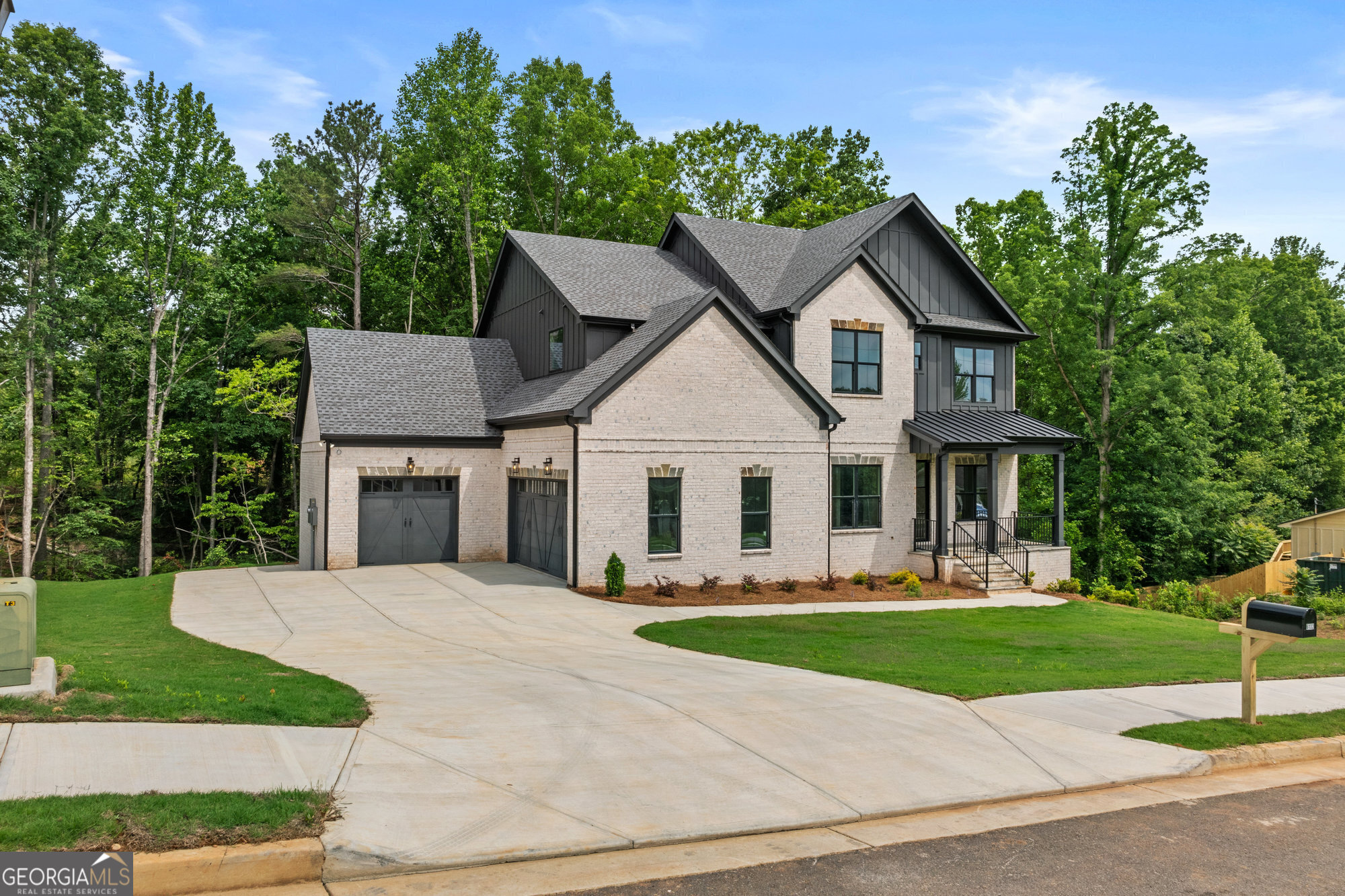 6132 Hutchins DR