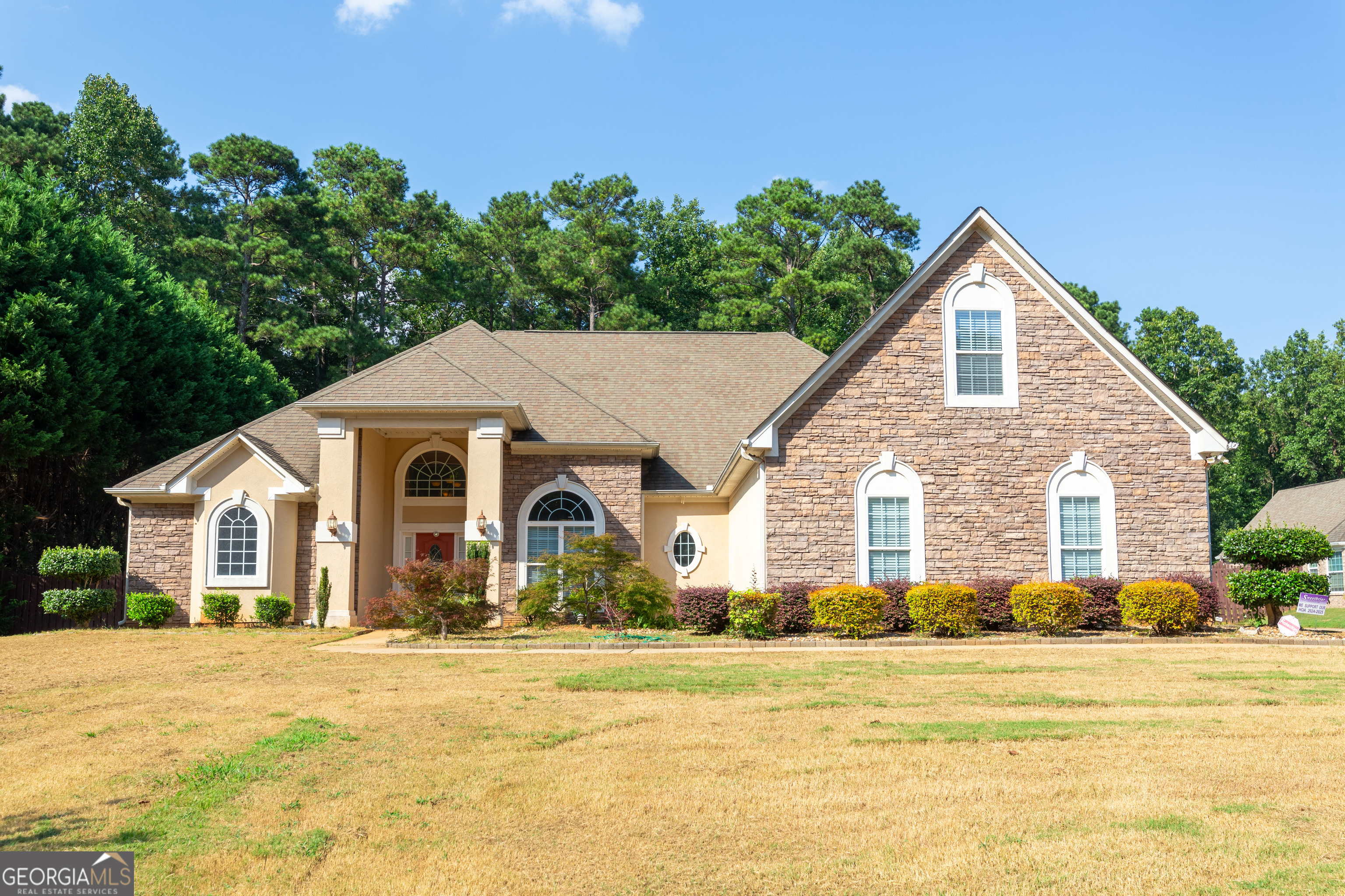 Highly sought after ALL BRICK Ranch home!! Walk into this beautiful home and be greeted with high ceilings with an abundance of natural light filling the dining room. Large master suite on main with fireplace and separate entry from backyard. Two additional bedrooms on the main floor and an additional en suite above the three-car garage. Truly rare property with level lot and fenced in backyard. Schedule a showing today!