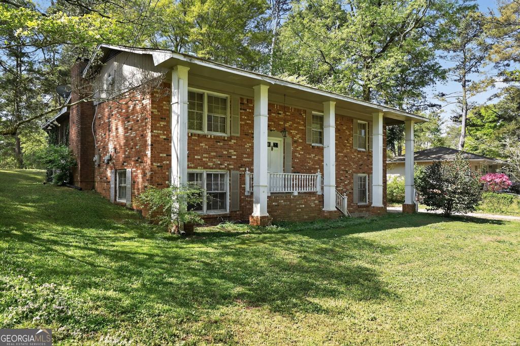 Photo of 1071 Luther Drive SW, Mableton, GA 30126 (MLS # 10728938)