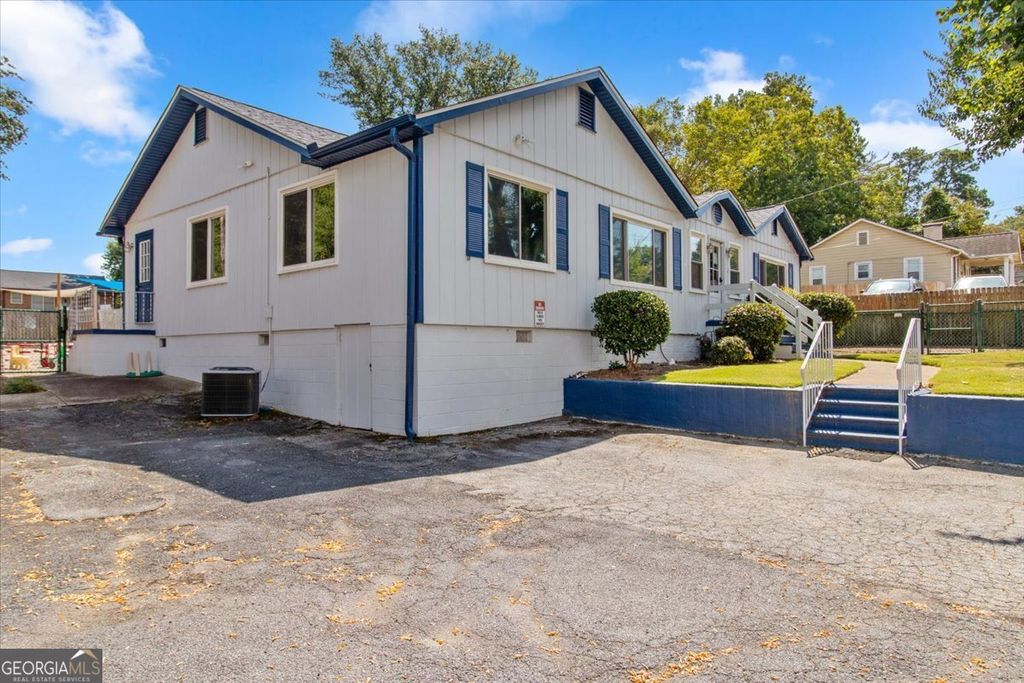 Photo of 57 Merritt Street SE, Marietta, GA 30060 (MLS # 10696794)