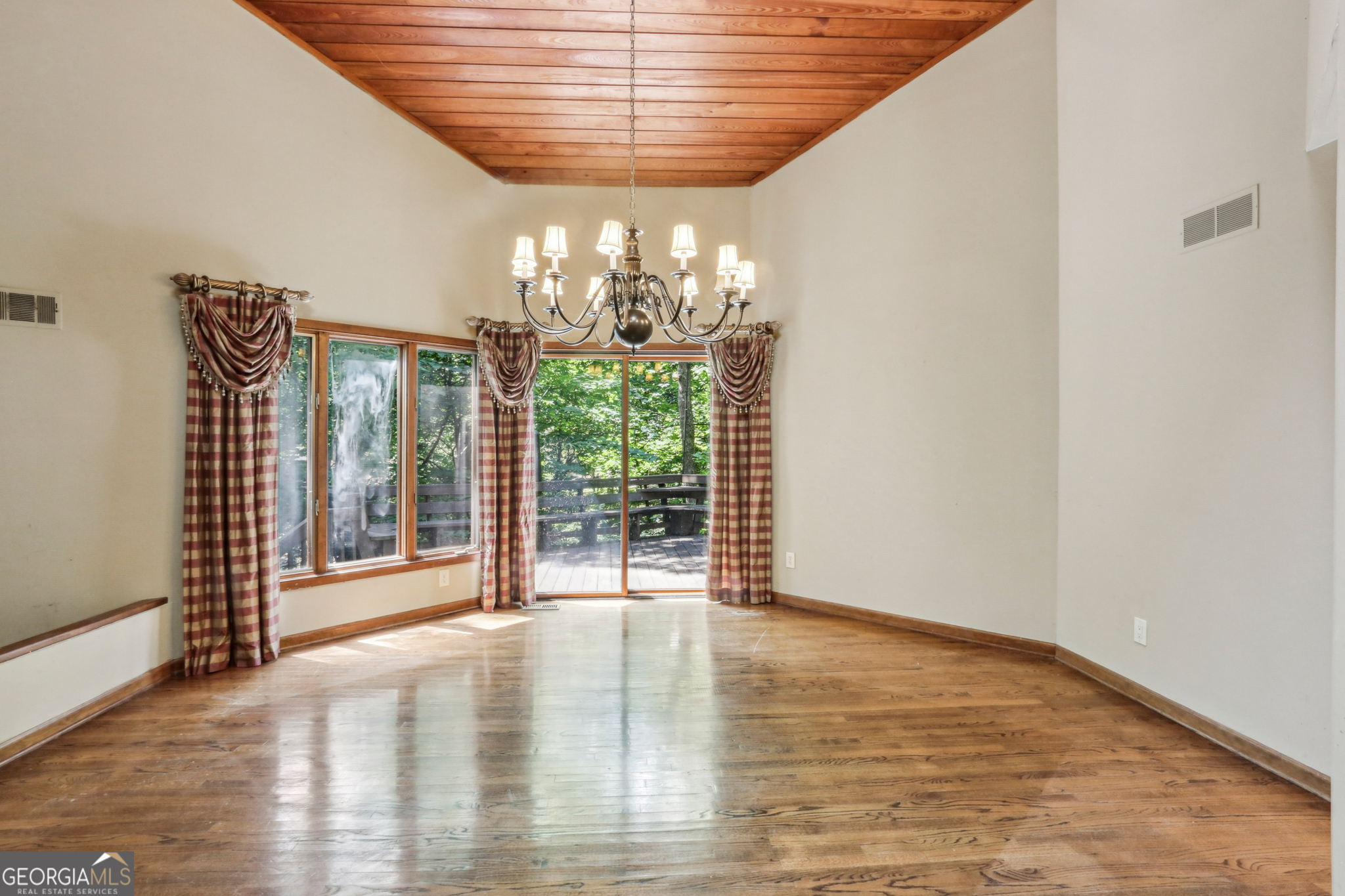 562 Pine Valley RD SE