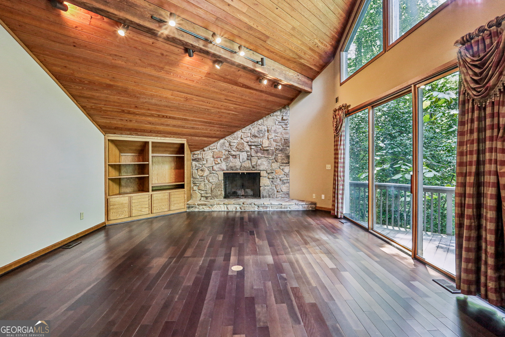 562 Pine Valley RD SE