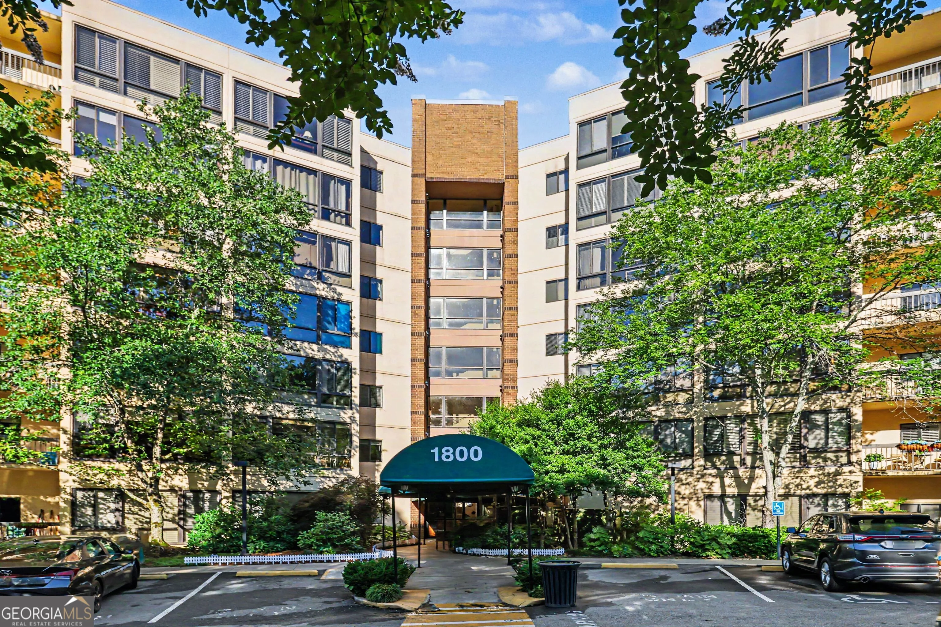 1800 Clairmont Lake Unit 711