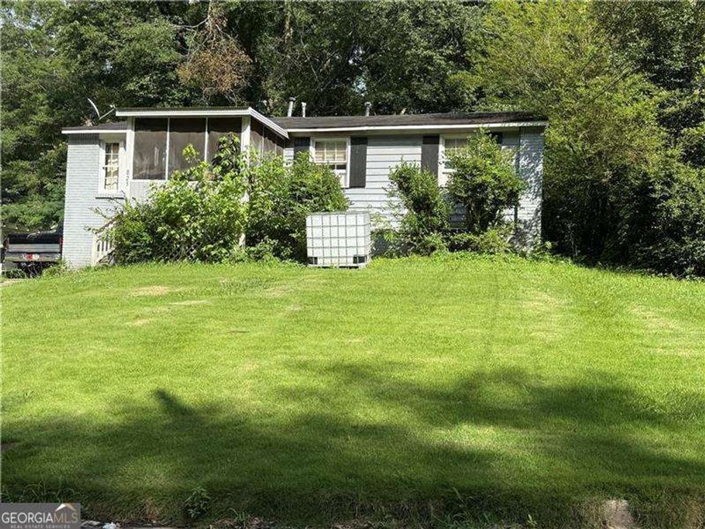 Photo of 825 Bolton Place NW, Atlanta, GA 30331 (MLS # 10734347)