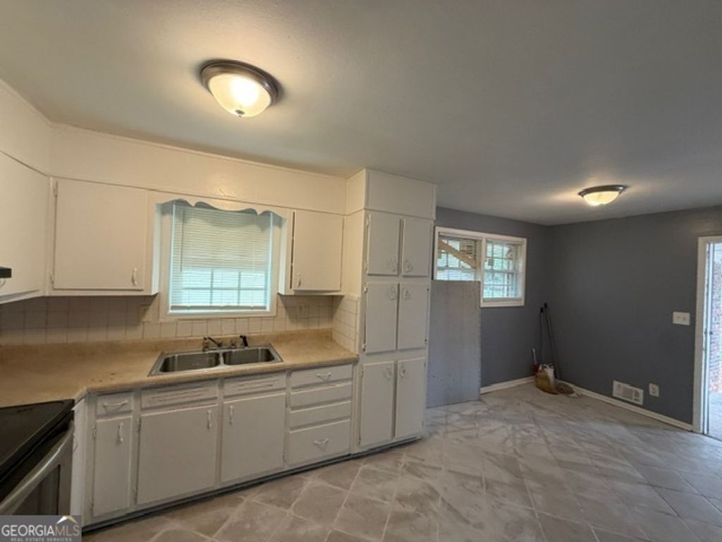 Photo of 1364 Stoneham Court, Atlanta, GA 30349 (MLS # 10662854)