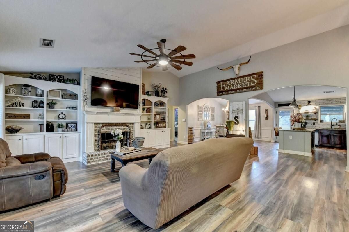 1052 Blakewood CT