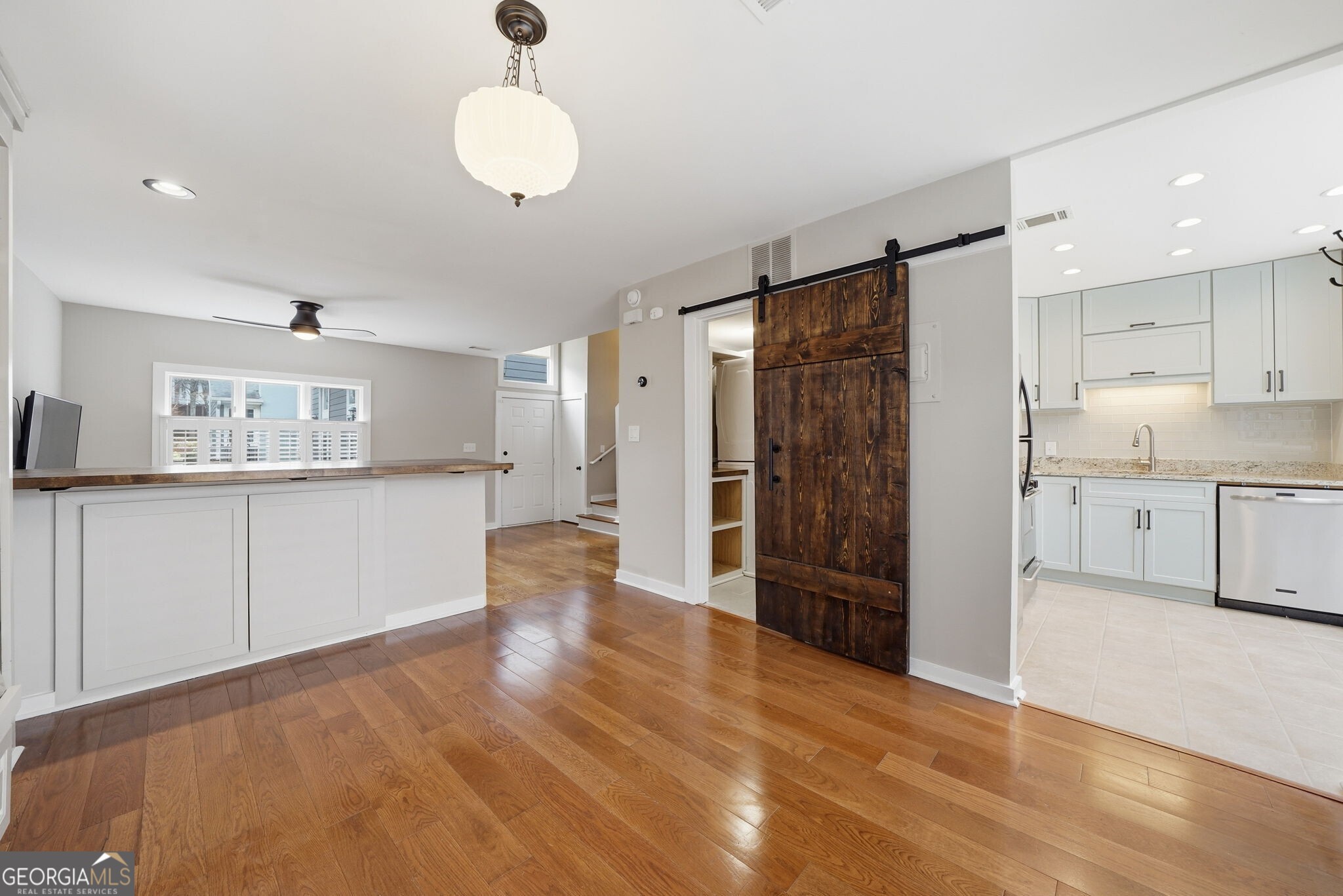 836 Saint Charles AVE NE H