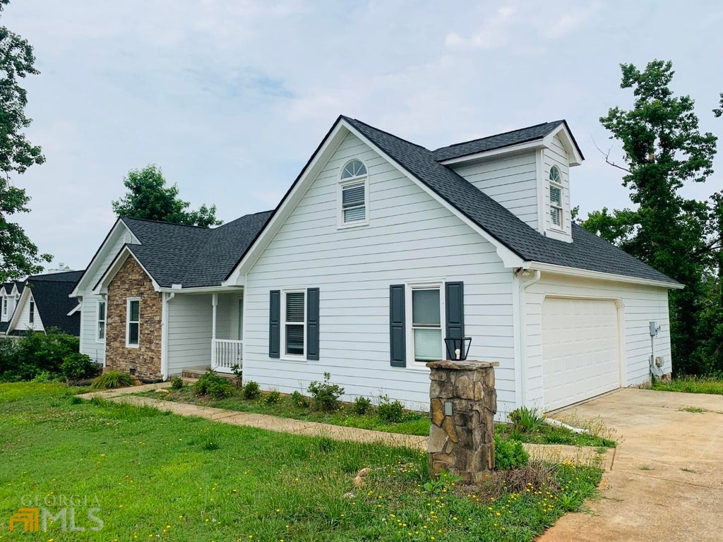 Photo of 61 Garden Hills Drive, Newnan, GA 30263 (MLS # 10842292)