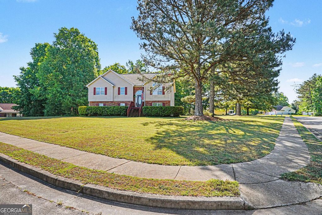Photo of 200 Treetop Drive, Hampton, GA 30228 (MLS # 10757578)