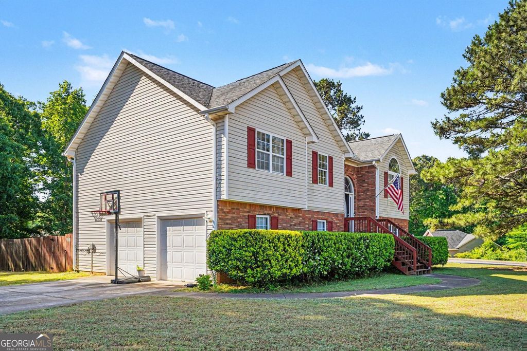 Photo of 200 Treetop Drive, Hampton, GA 30228 (MLS # 10757578)