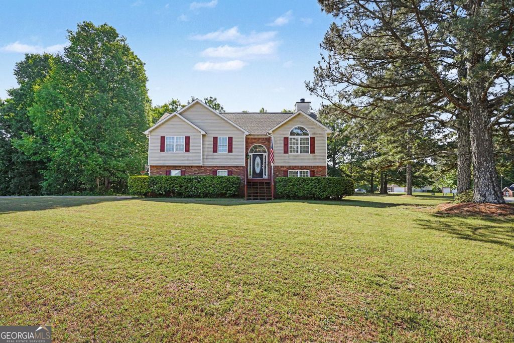 Photo of 200 Treetop Drive, Hampton, GA 30228 (MLS # 10757578)