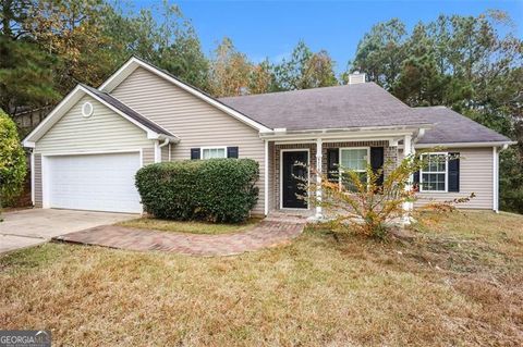 Photo of 4827 WOLFCREEK View, Atlanta, GA 30349 (MLS # 10641111)