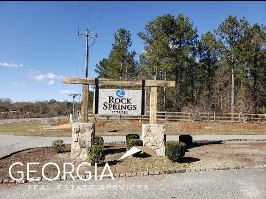 LOOKING FOR SOMEWHERE TO BUILD YOUR DREAM HOME?? This is THE PLACE!! This quiet subdivision is nestled in the county give that perfect county-life feel. Close to the Oconee River with access to the NEIGHBORHOOD BOAT RAMP. Call today for more information. Lot 73 of Rock Springs Estates.