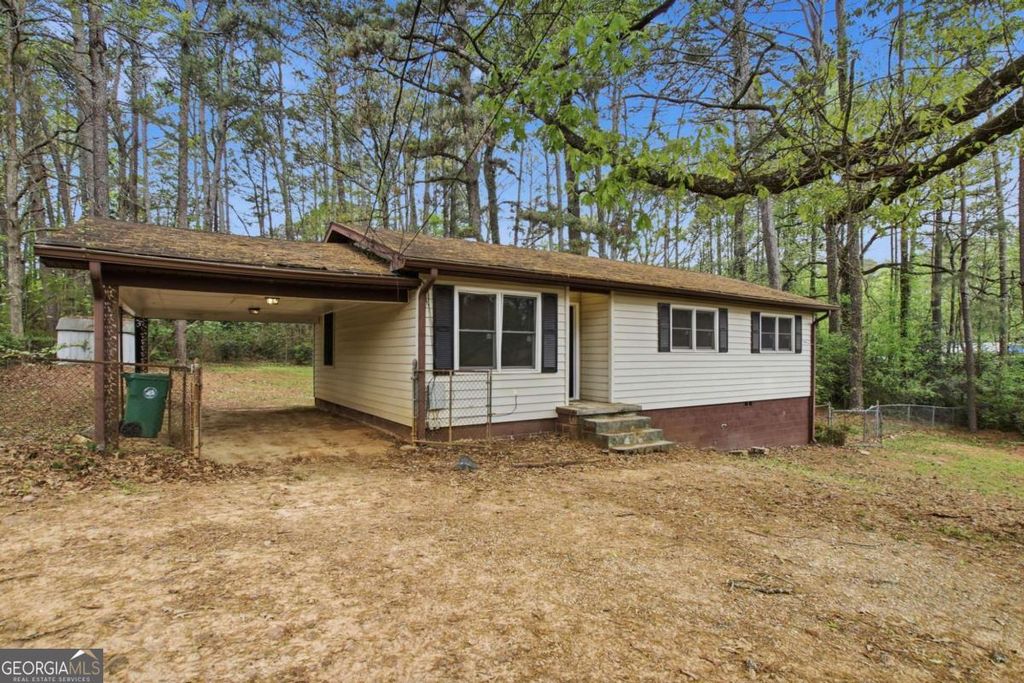 Photo of 425 Stephenson Road, Stone Mountain, GA 30087 (MLS # 10727150)