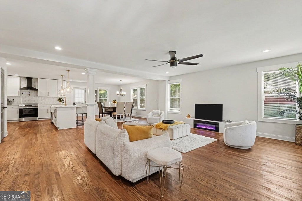 Photo of 770 Waters Drive SW, Atlanta, GA 30310 (MLS # 10848080)