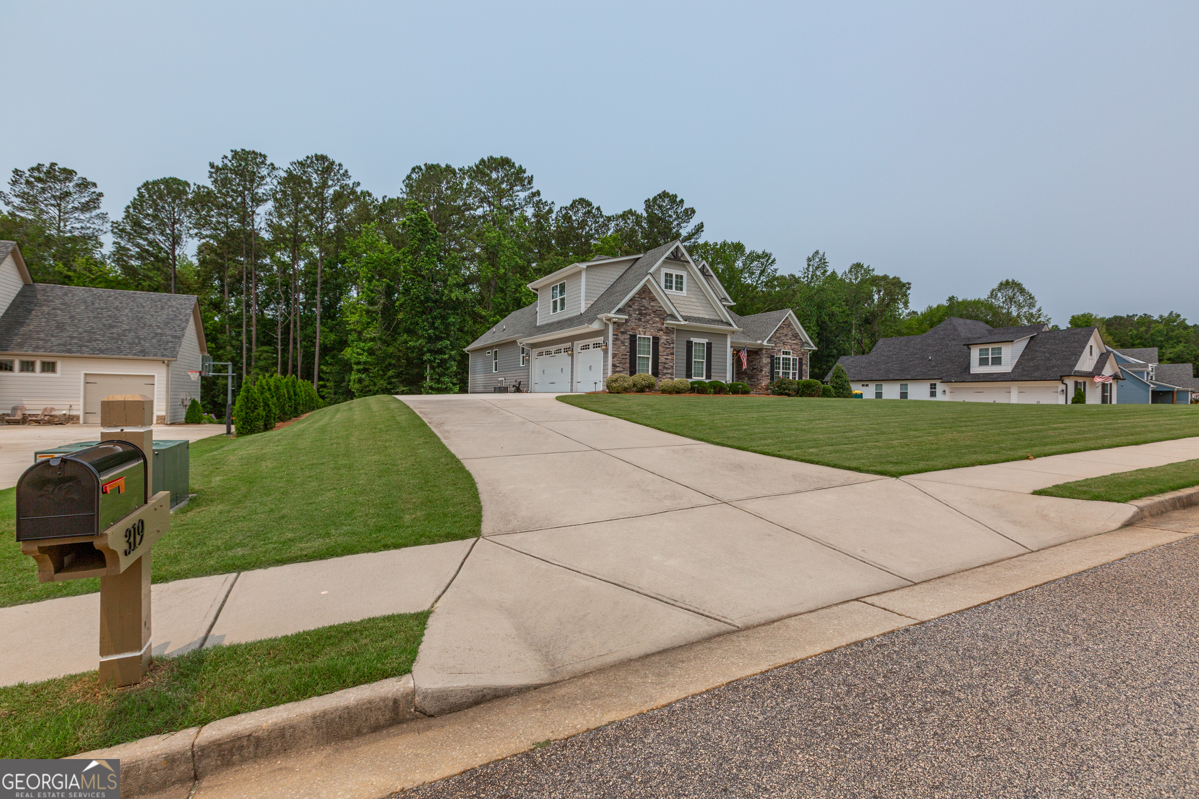 319 Beaconsfield DR