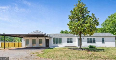 5586 Glore DR SW Mableton GA 30126