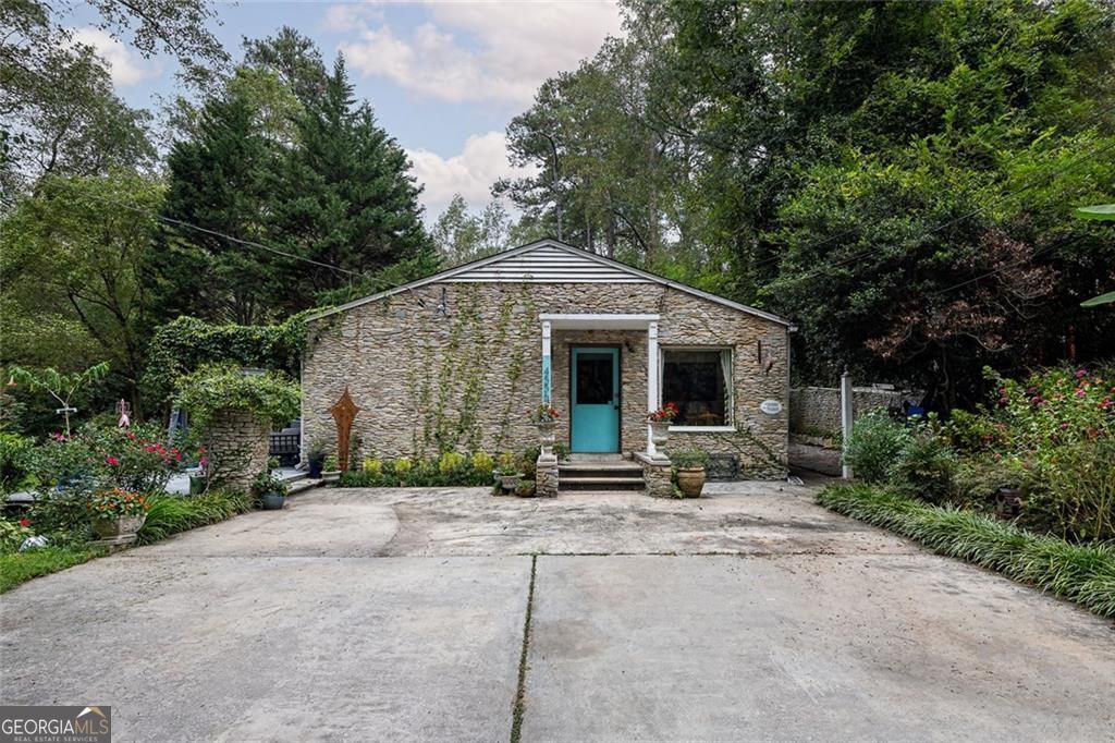 4556 Forrest RD