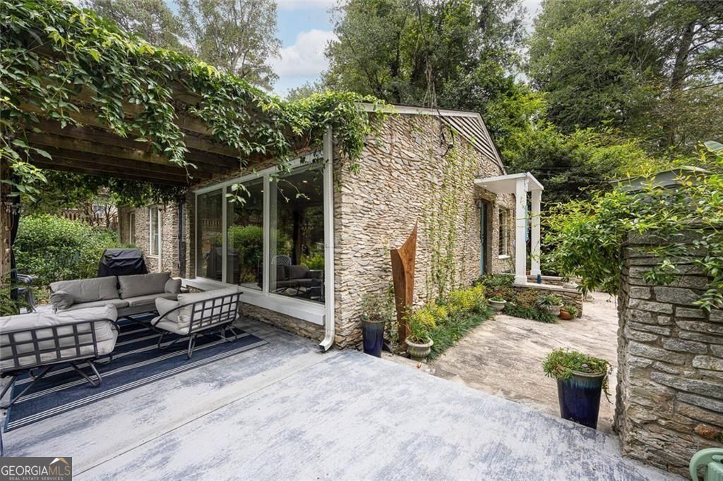 Pine Lake, Georgia 30072, United States, 3 Bedrooms Bedrooms, ,2 BathroomsBathrooms,Residential,Active,221692