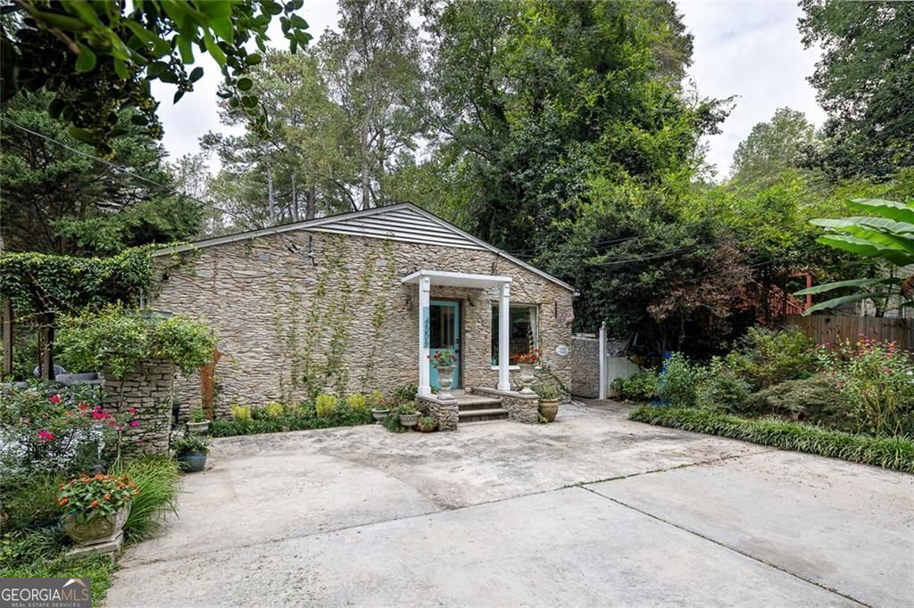 4556 Forrest RD