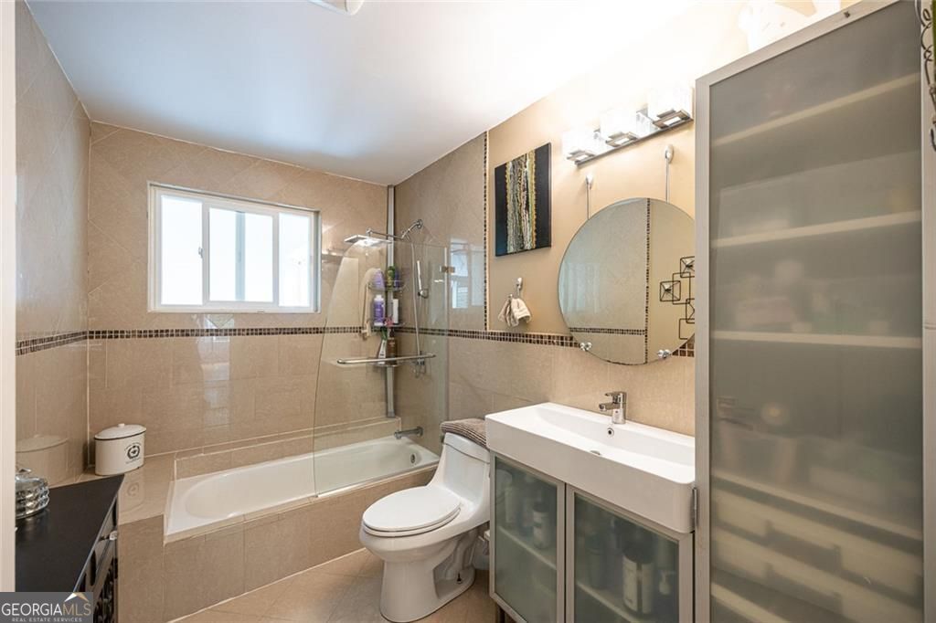 Pine Lake, Georgia 30072, United States, 3 Bedrooms Bedrooms, ,2 BathroomsBathrooms,Residential,Active,221692