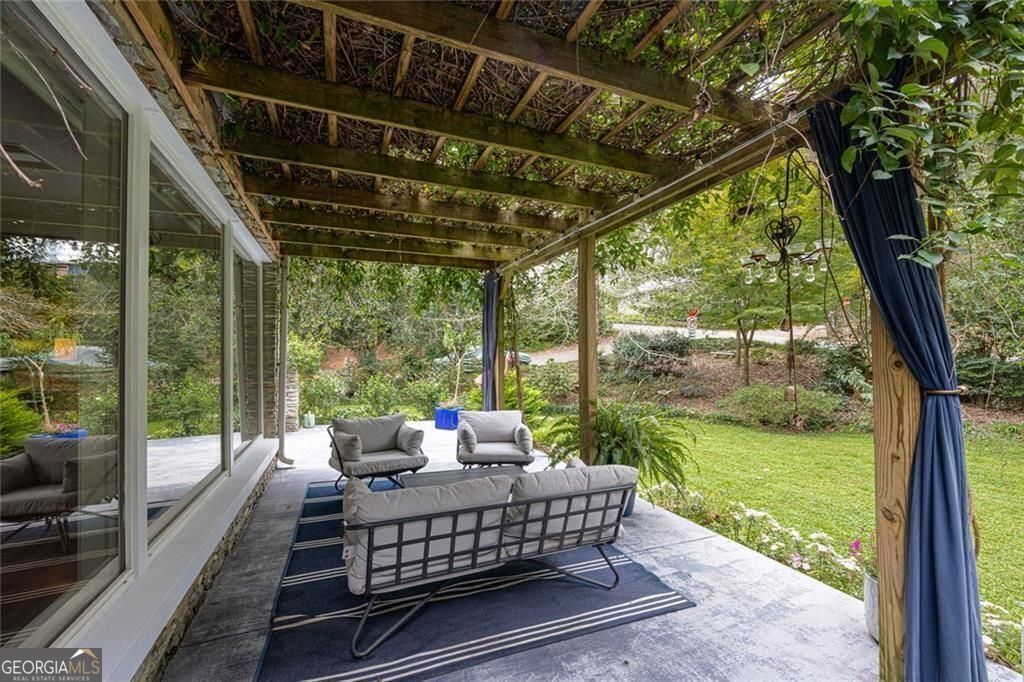 Pine Lake, Georgia 30072, United States, 3 Bedrooms Bedrooms, ,2 BathroomsBathrooms,Residential,Active,221692