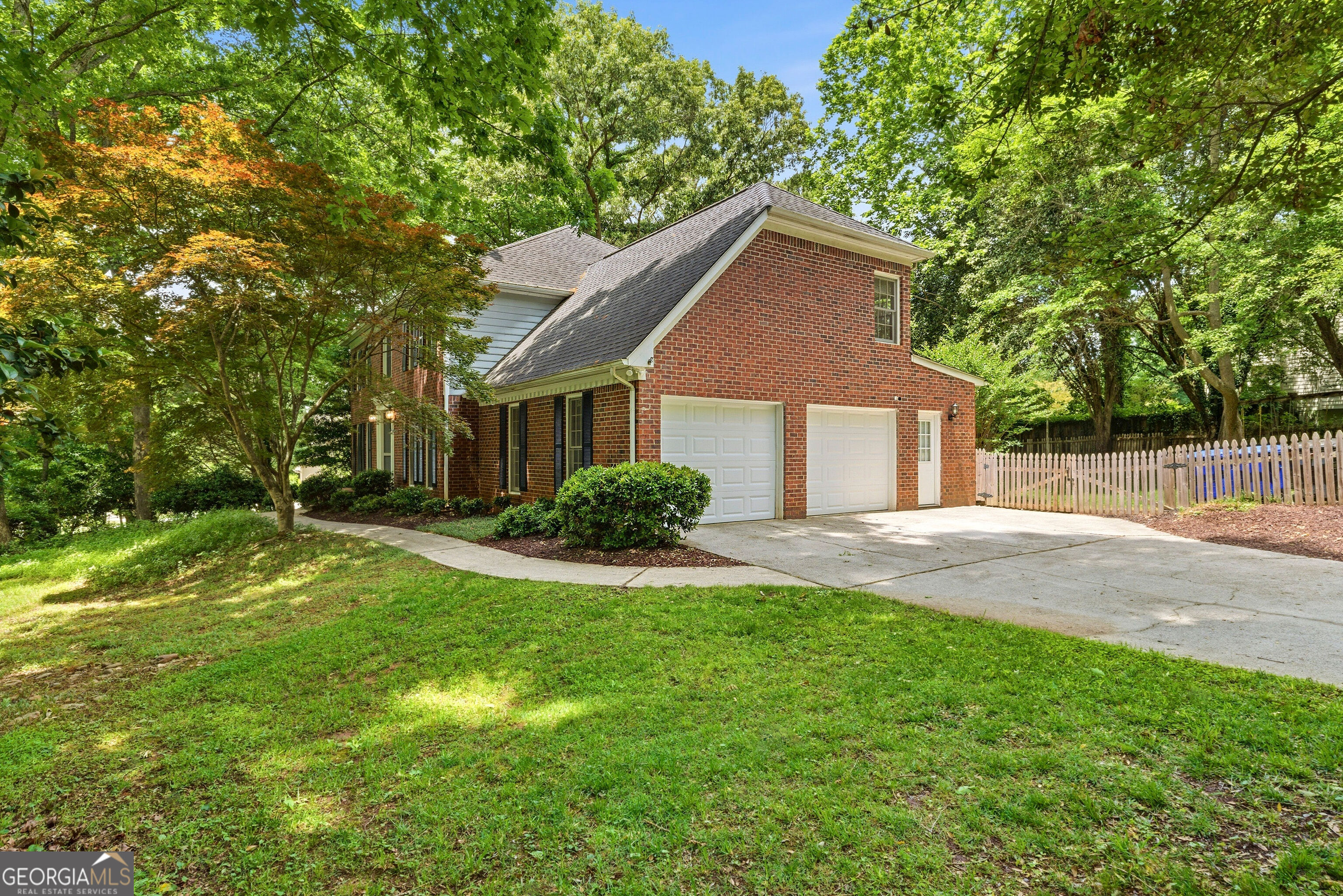 100 Lakemont