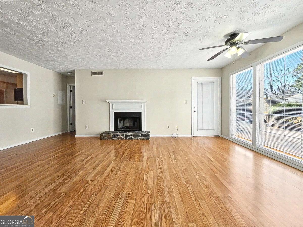 1702 Country Park DR SE