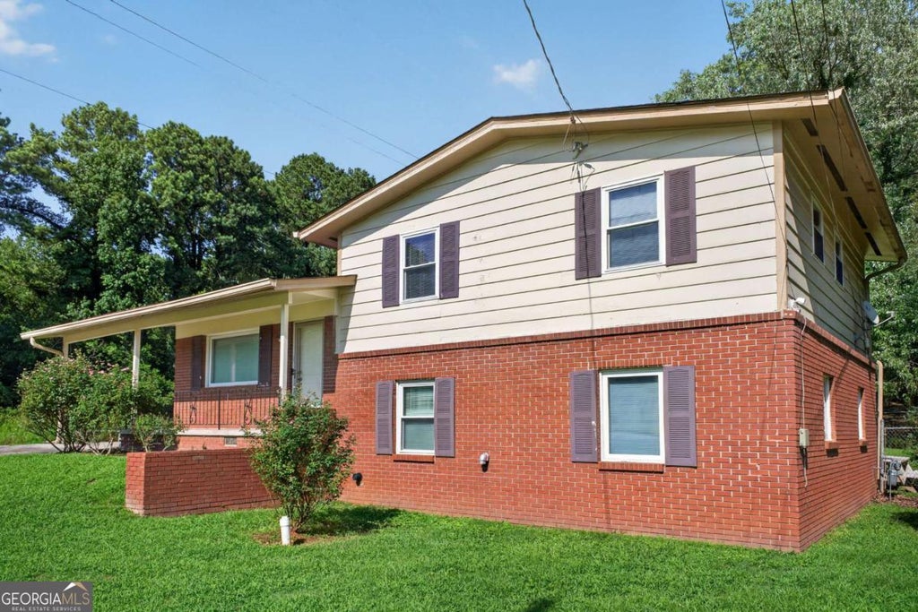 Photo of 3008 Thornberry Lane SW, Atlanta, GA 30331 (MLS # 10820510)