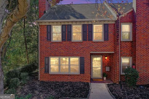 Photo of 879 Lenox Oaks Circle NE, Atlanta, GA 30324 (MLS # 10688779)
