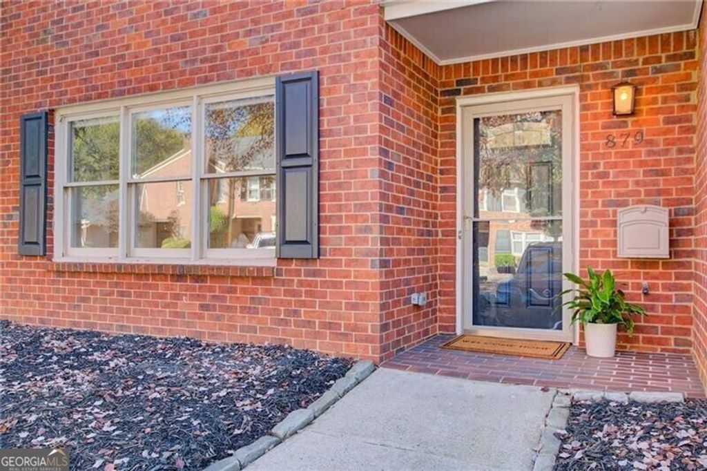 Photo of 879 Lenox Oaks Circle NE, Atlanta, GA 30324 (MLS # 10688779)