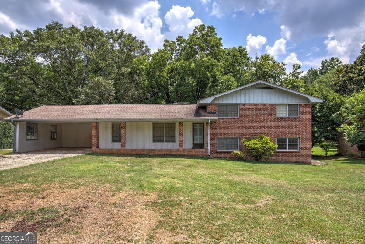 Adorable 4 sided brick, 3 bedrooms and 2 bathrooms. Great neighborhood in Powder Springs. Granite counter tops in the kitchen. New appliances. Carport could easily be finished to have a garage. Priced to sell! Schedule a private tour today!