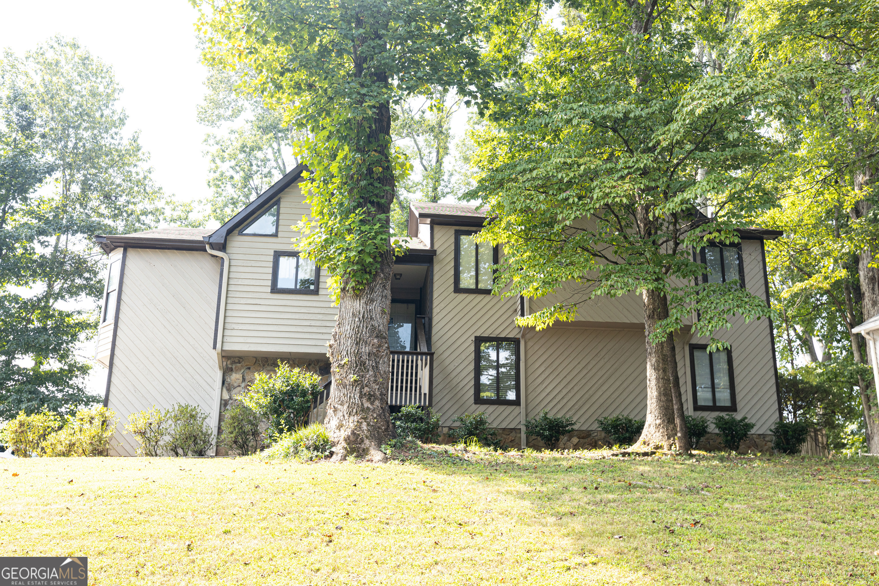 Beautiful home sought-after in the prime location of Duluth.This open-floor concept 5-bed, 3 full bathroom home features wood floors on the main levels. Windows surrounding the living room and kitchen offer the best natural light throughout. Stepping inside is the high-ceiling foyer with the eye-catching stairs and the perfect layout of each room, a fully upgraded kitchen with a new painting cabinet, granite countertop. Only a couple of steps to the stairs with a master bathroom that has a large dual vanity. This property also offers a large level backyard, perfect for entertaining. Minutes to the grocery stores (H Mart, Kroger, Publix, etc), restaurants, and many more. DO NOT MISS THE OPPORTUNITY TO STAY IN THE GREAT HOUSE. Section 8 Housing Voucher is welcome to apply