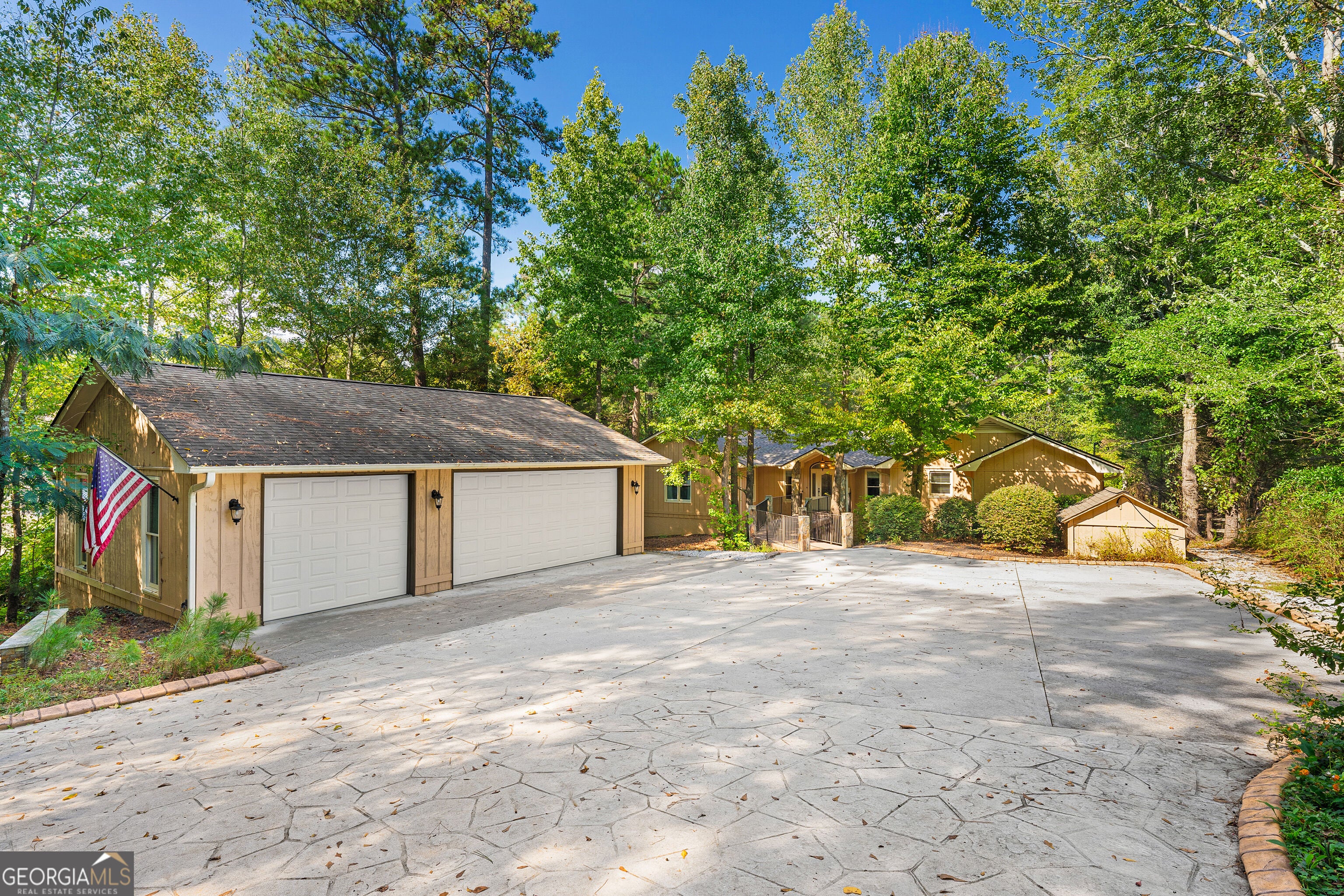 205 Grizzly Bear LN