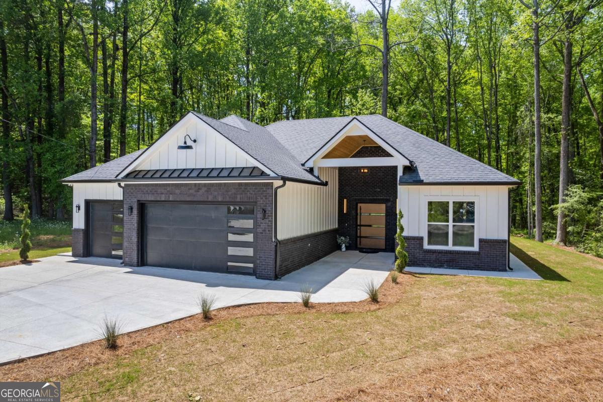 632 Hunters Cove LN