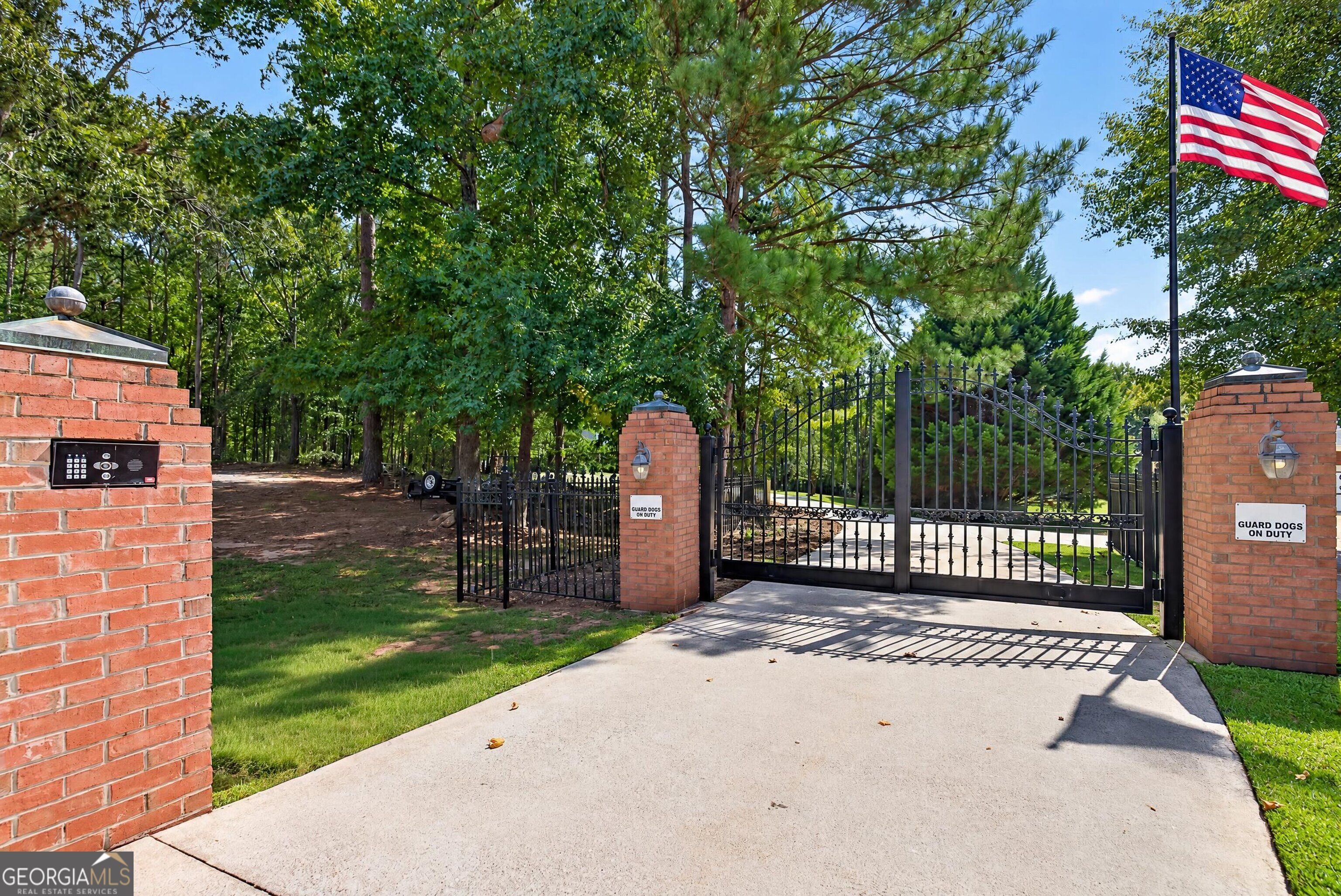 221 Valley WAY