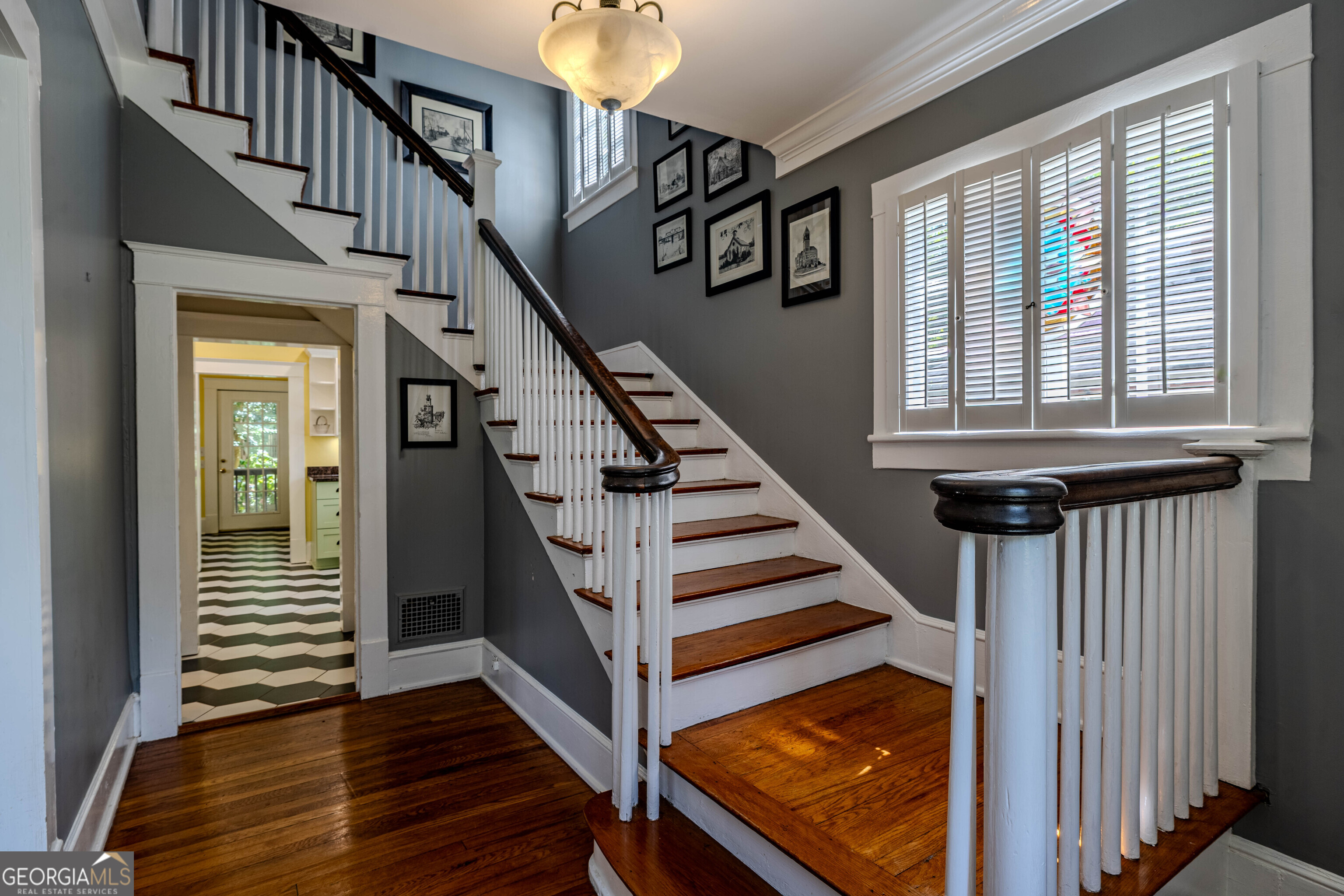 210 E 9th ST SW