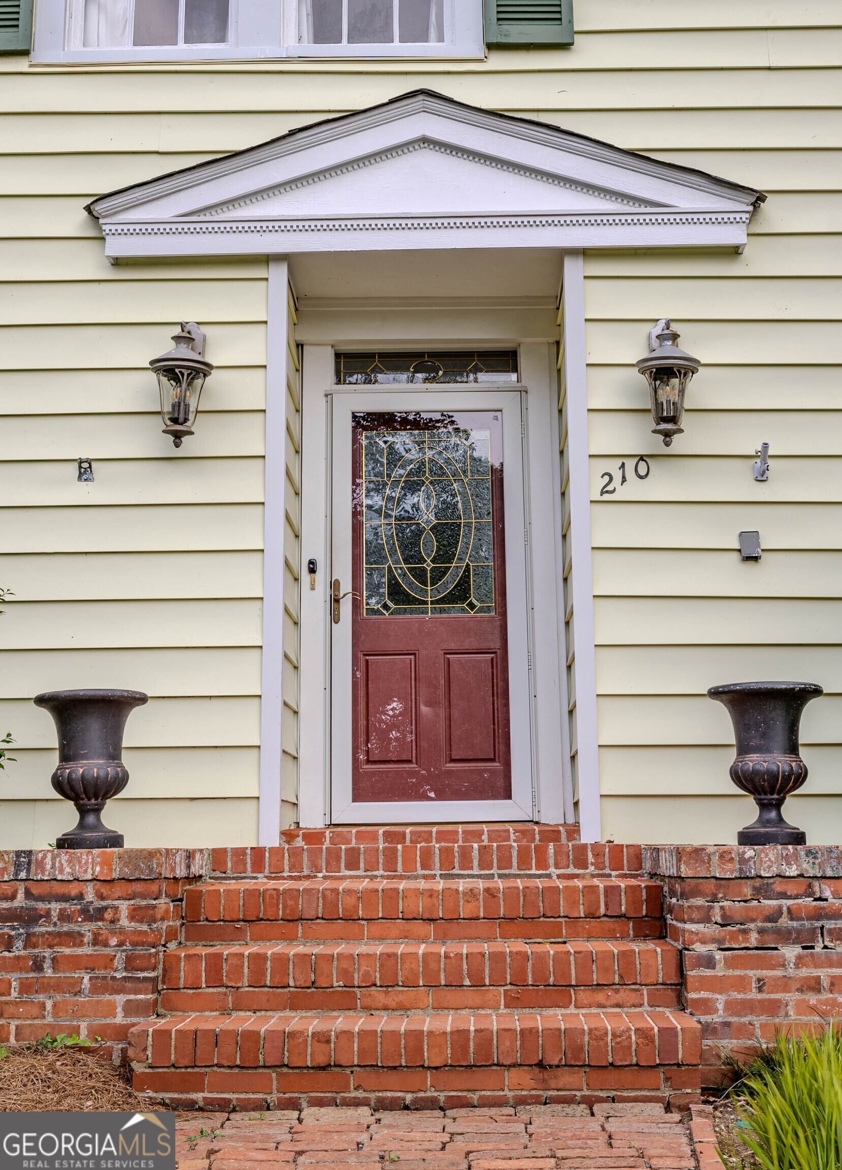 210 E 9th ST SW