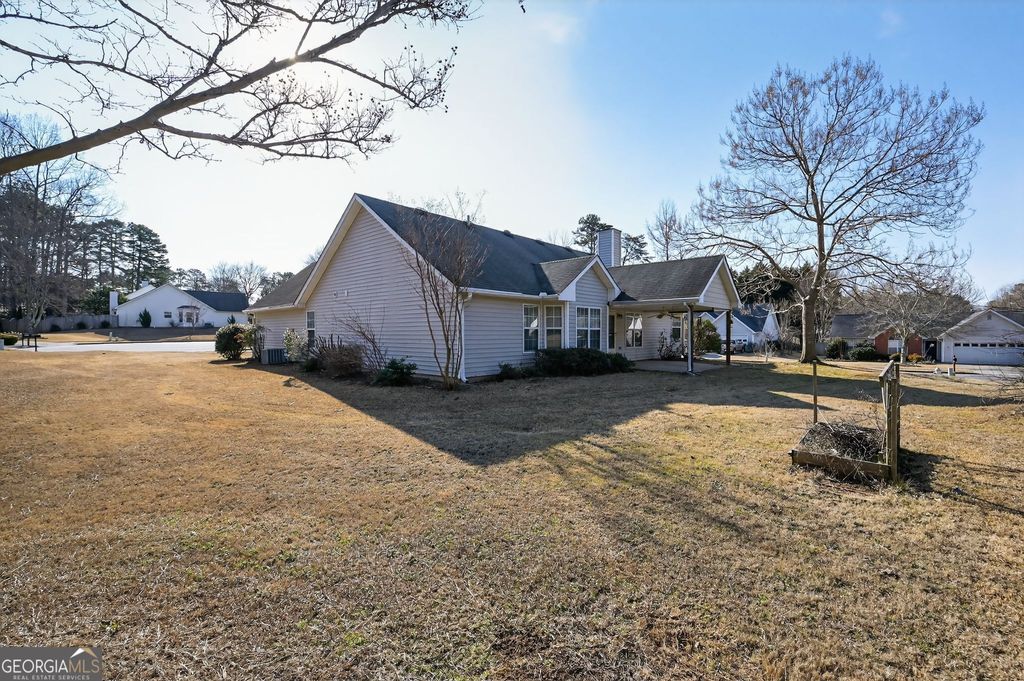 Photo of 5186 Sudbury Point Lane, Sugar Hill, GA 30518 (MLS # 10690498)