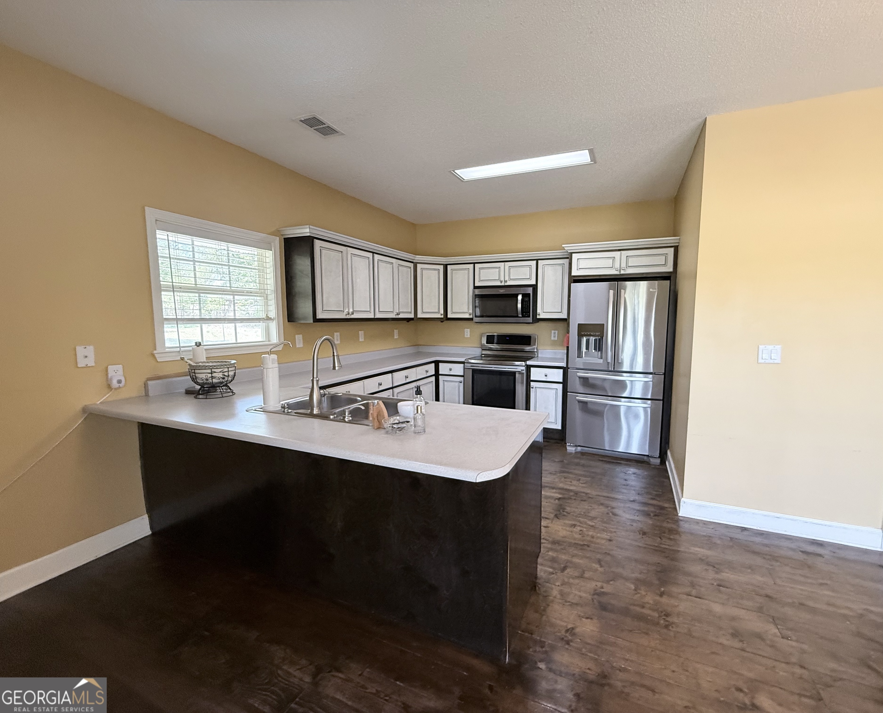 573 Bostwick CIR