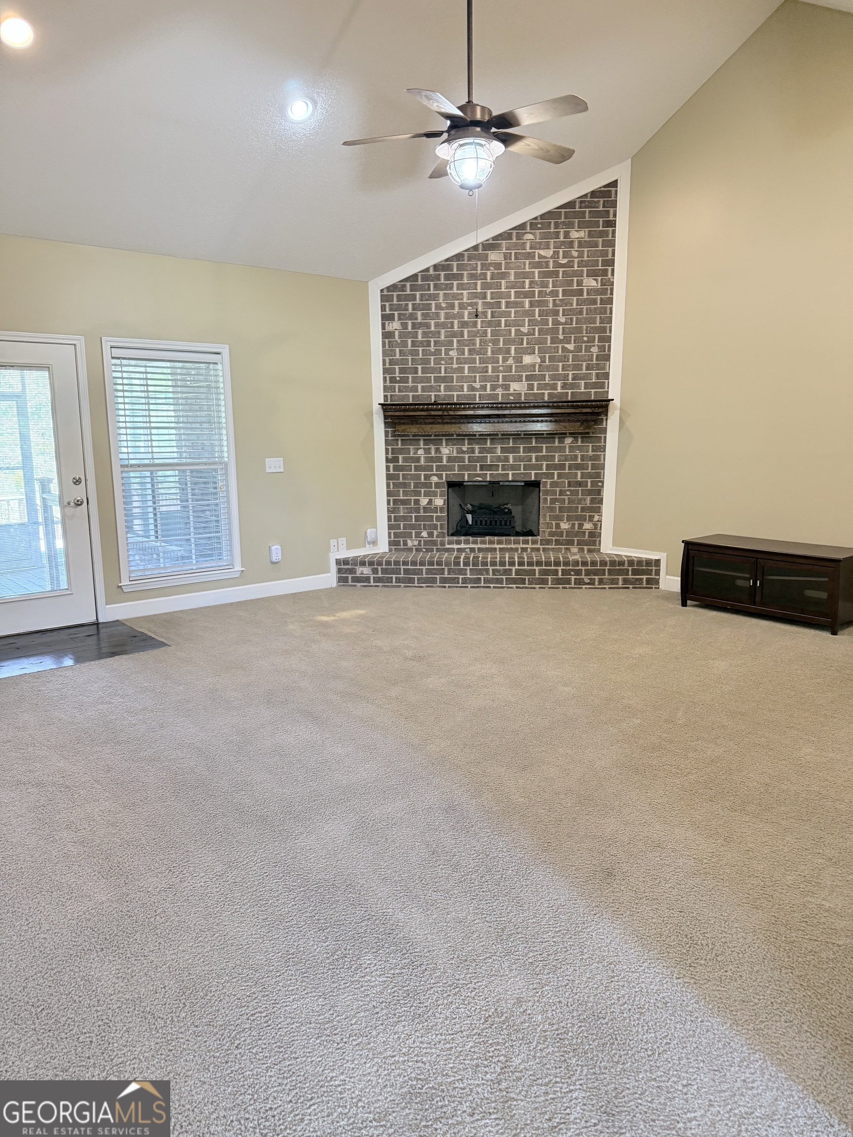 573 Bostwick CIR