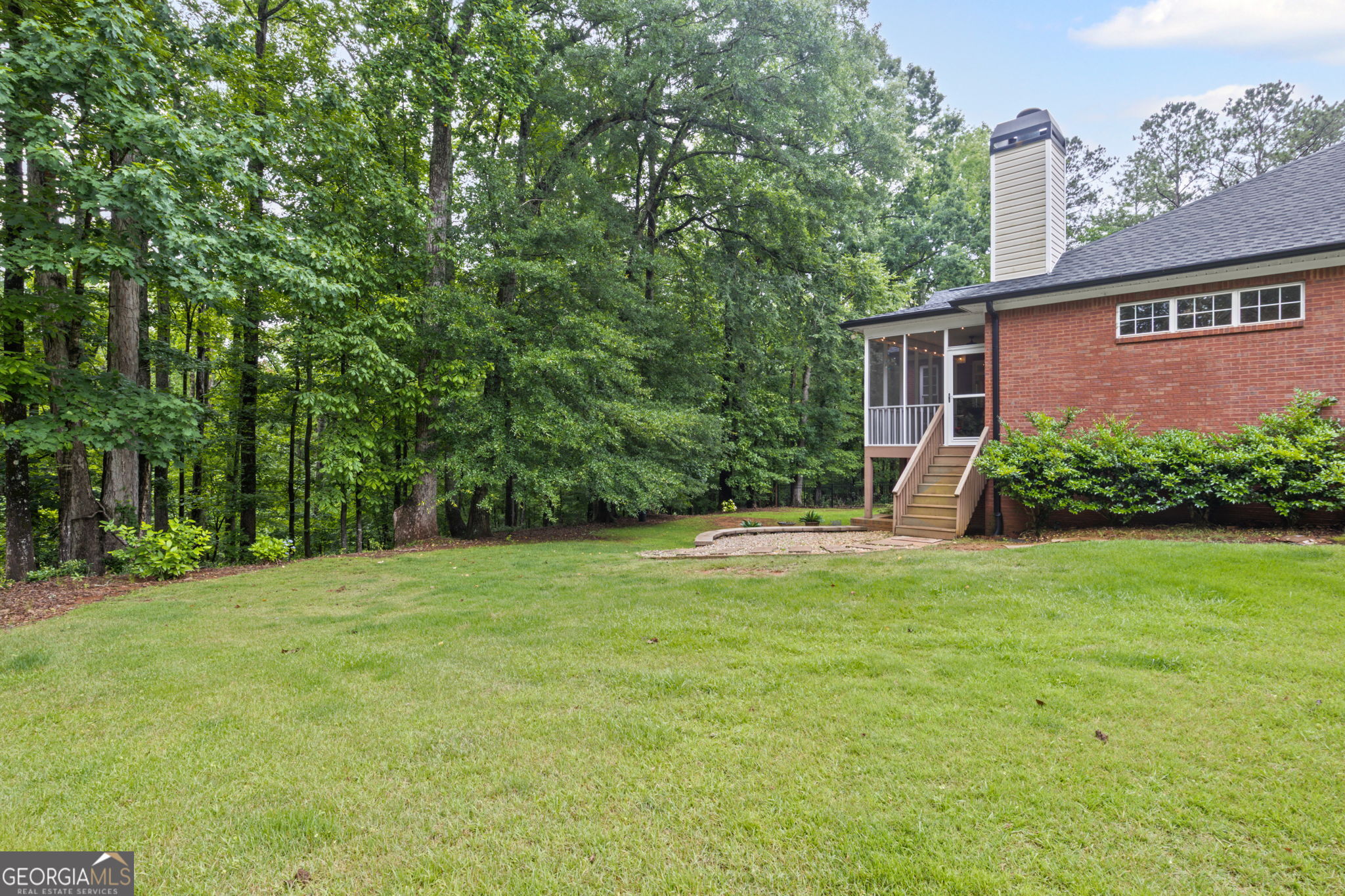 1121 Country Club RD