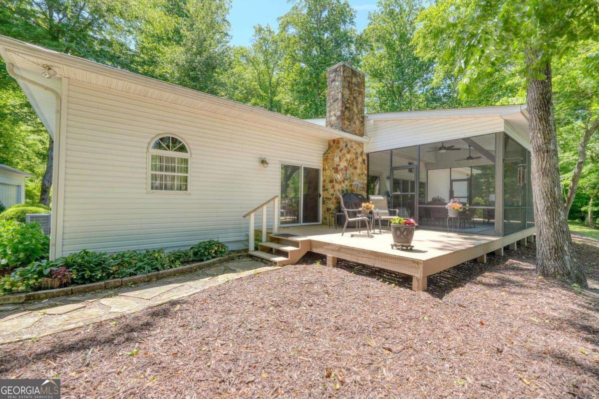 198 Riverbend DR