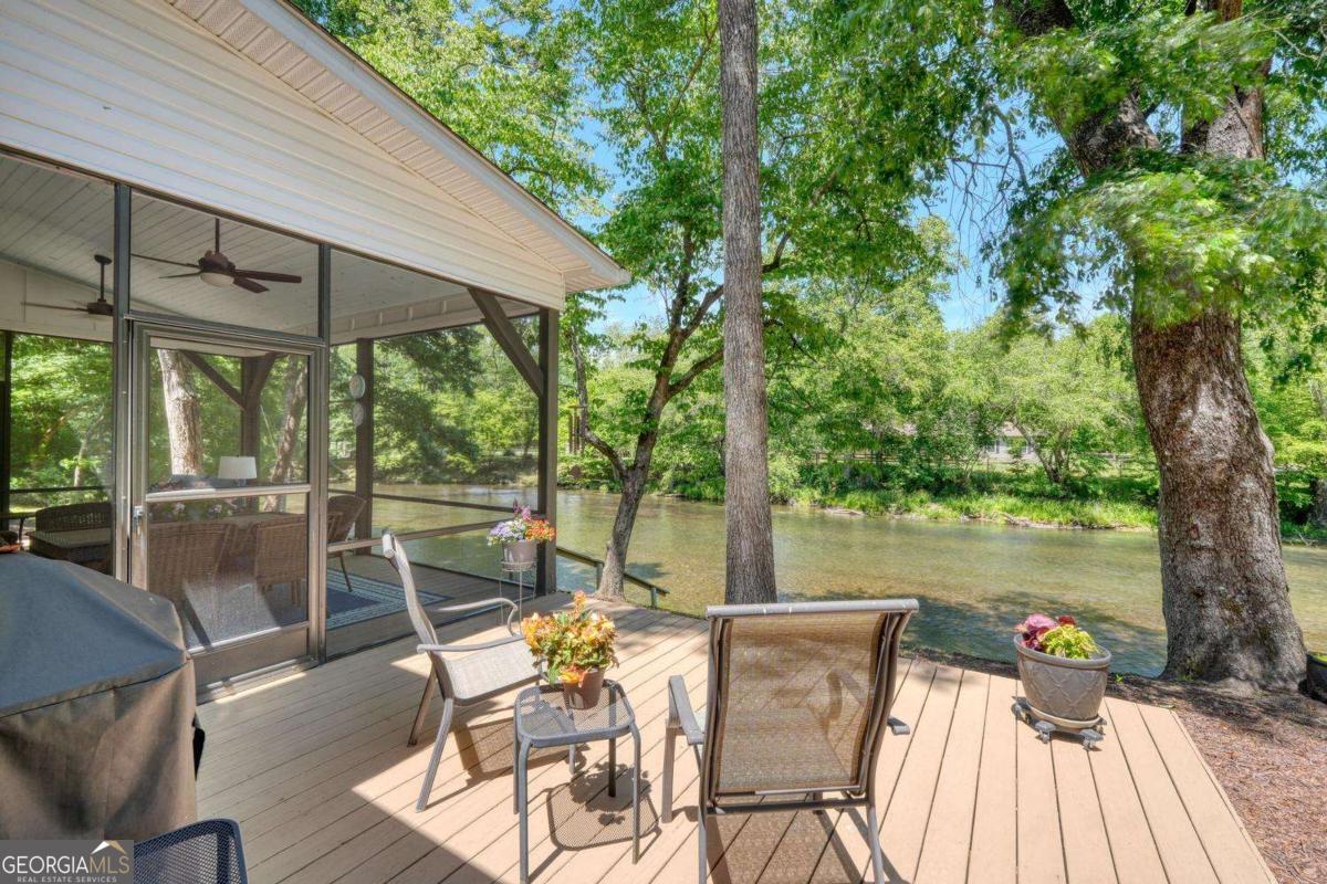 198 Riverbend DR