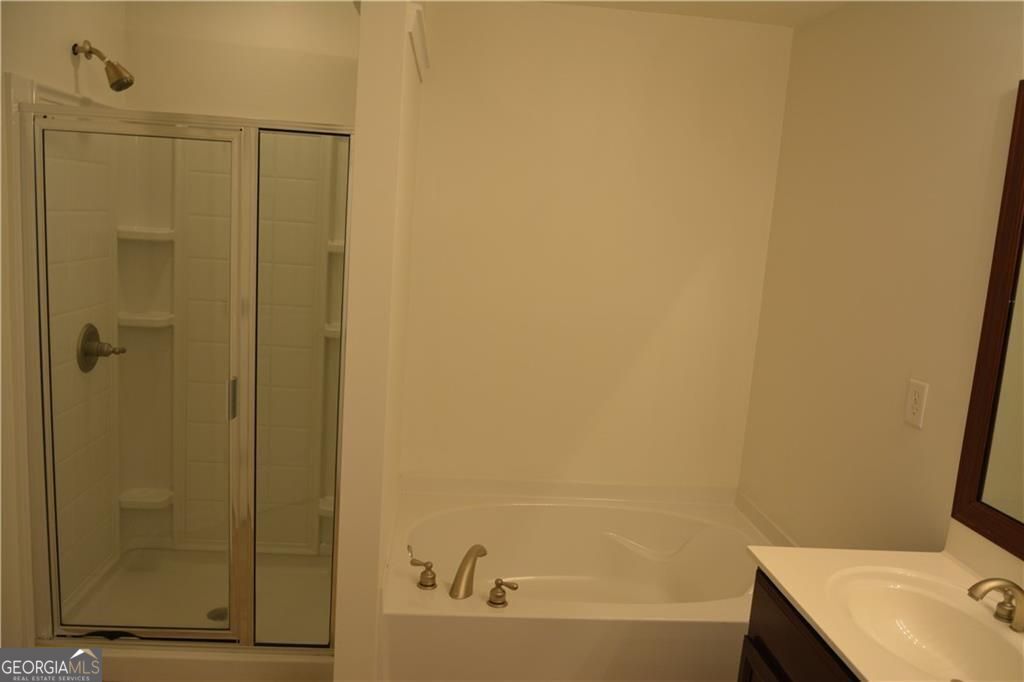 Mableton, Georgia 30126, United States, 3 Bedrooms Bedrooms, ,4 BathroomsBathrooms,Residential,Active,189635